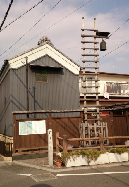 矢田立場跡には火の見櫓が再建されています。