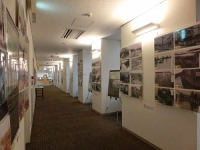 ①4階展示ストリートの様子。 パネルと写真で昭和時代の桑名をふり返ります。